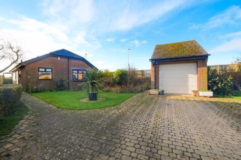 2 bedroom detached bungalow for sale