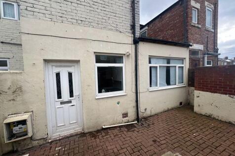 3 bedroom ground floor flat for sale