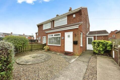 2 bedroom semi-detached house for sale