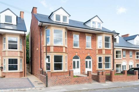 4 bedroom semi-detached house for sale