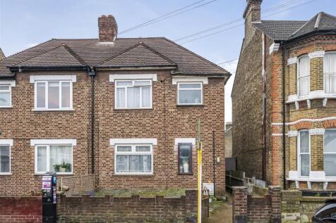 Stanger Road, London 2 bed maisonette for sale
