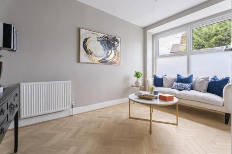 Parish Lane, London 2 bed terraced house for sale