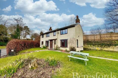 Maldon Road, Heckfordbridge, CO3 3 bed detached house for sale