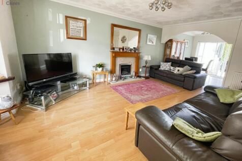 Ty Gwyn Drive, Brackla, Bridgend... 3 bed semi