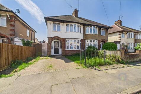 Longland Road, The Headlands... 3 bed semi