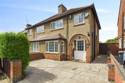 Birchfield Road East, Abington... 3 bed semi