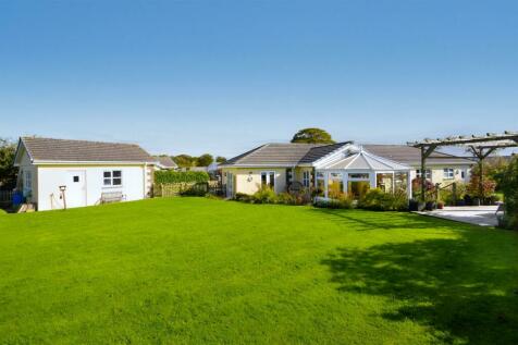 4 bedroom detached bungalow for sale