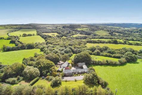 8 bedroom country house for sale