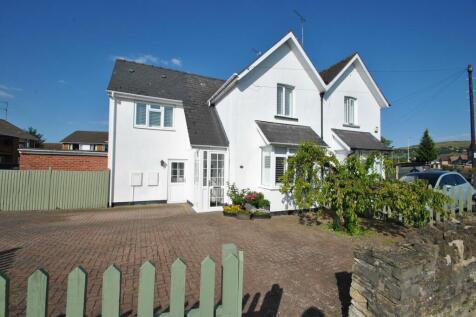 3 bedroom semi-detached house for sale