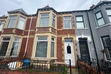 4 bedroom terraced house for sale