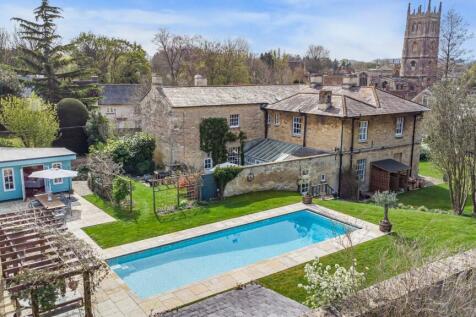 6 bedroom detached house for sale