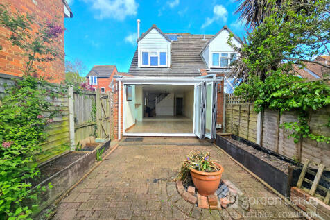 Amsterdam Square, Christchurch BH23 3 bed semi