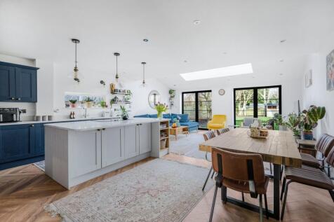 Sunderland Avenue, Oxford, OX2 4 bed semi
