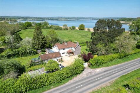 Five bedroom detached property with... 5 bed detached house for sale