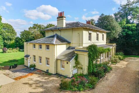 Vicarage Road, Yateley, Hampshire 6 bed detached house for sale