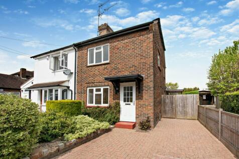 Barretts Road, Dunton Green... 3 bed semi