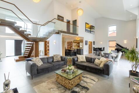 Well Road, Crondall, Farnham, Surrey 4 bed detached house for sale
