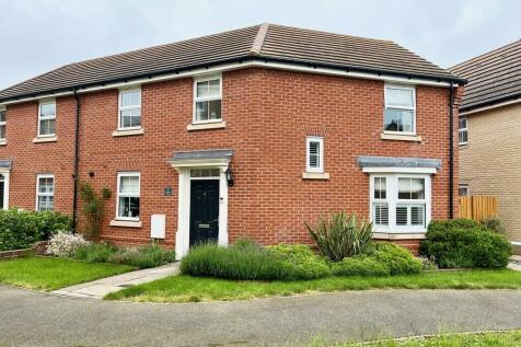 3 bedroom semi-detached house for sale