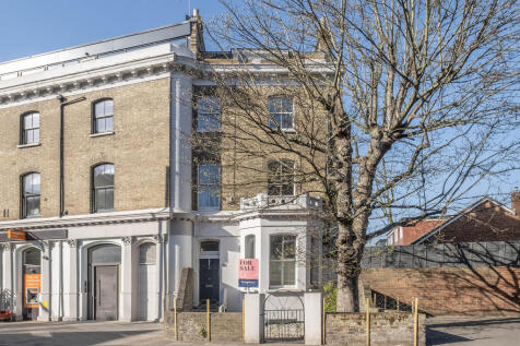 3 bedroom flat for sale