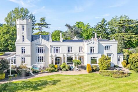 6 bedroom terraced house for sale