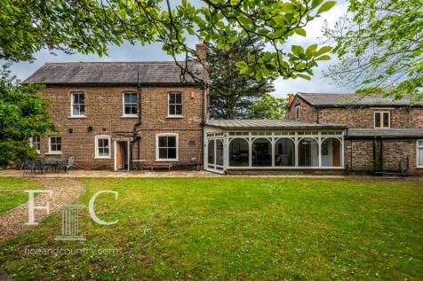 6 bedroom detached house for sale