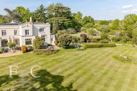 4 bedroom end of terrace house for sale