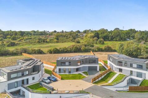 6 bedroom detached house for sale