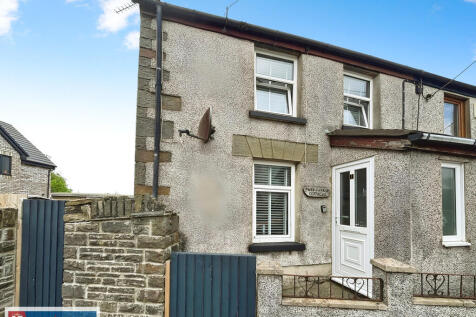 2 bedroom semi-detached house for sale