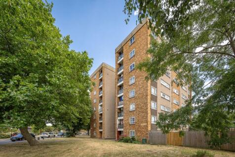 Perceval Court, Newmarket Avenue... 2 bed flat for sale