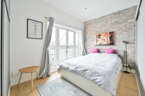 Maidstone Building Mews, London... 2 bed flat for sale