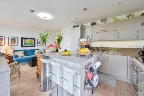 Rotherhithe New Road, Bermondsey... 3 bed flat for sale