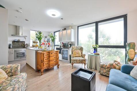 Rotherhithe New Road, Bermondsey... 3 bed flat for sale