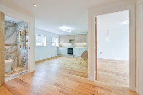 Teak Close, Rotherhithe, London, SE16 2 bed maisonette for sale