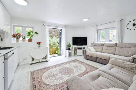 Cunard Walk, Canada Water, London, SE16 3 bed house for sale