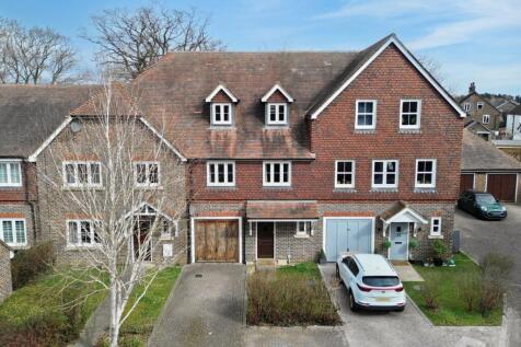 Reris Grange Close, Godalming GU8 4 bed terraced house for sale