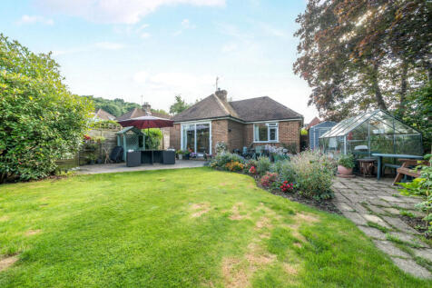 Catteshall Road, Surrey GU7 2 bed bungalow for sale