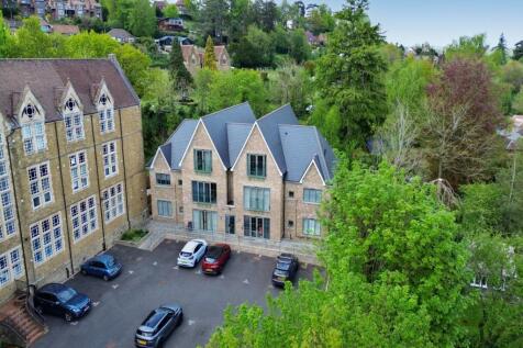 Filmer Grove, Surrey GU7 1 bed flat for sale