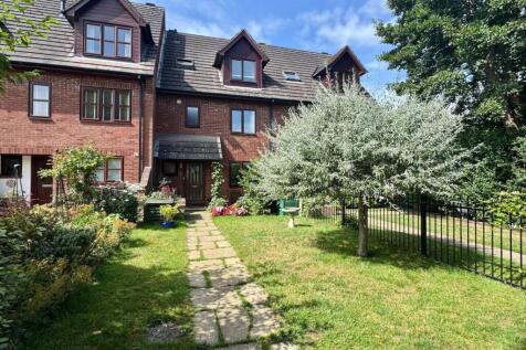 Grange Close, Surrey GU7 4 bed terraced house for sale