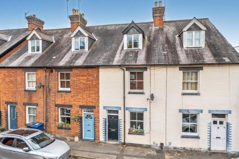 Victoria Road, Surrey GU7 3 bed terraced house for sale