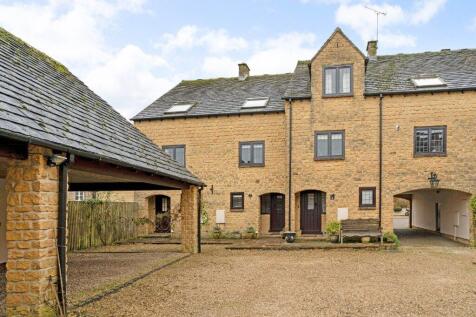 Parkland Mews, Stow on the Wold... 2 bed terraced house for sale