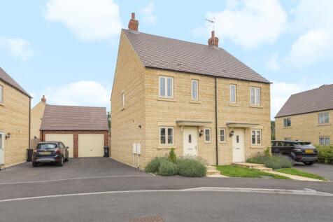 2 bedroom semi-detached house for sale