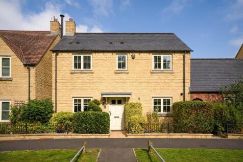 3 bedroom link detached house for sale