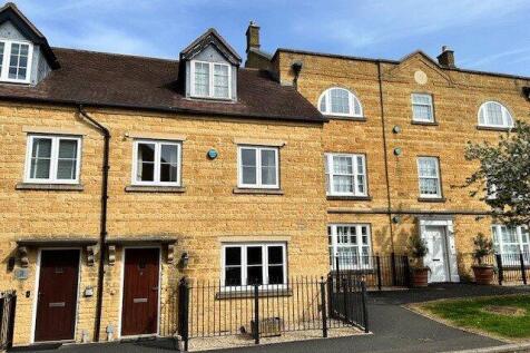 Gordon Close, Broadway... 4 bed end of terrace house for sale