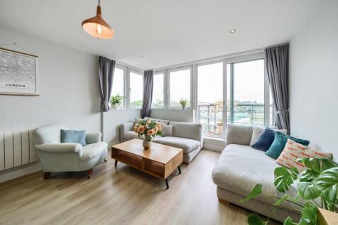 North Side Wandsworth Common... 2 bed flat for sale