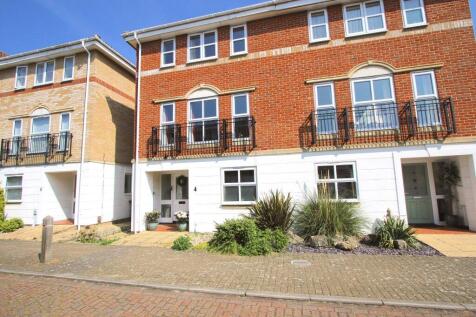Bradfords Close, St. Marys Island... 4 bed house for sale