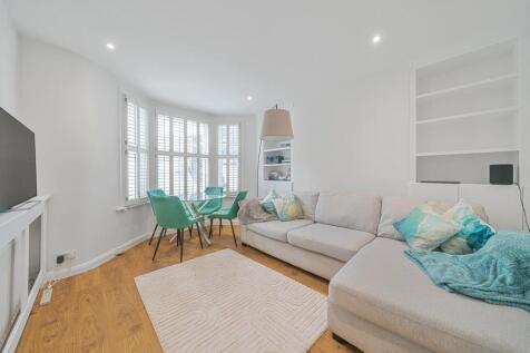 Queenstown Road, Battersea, London, SW8 2 bed flat for sale