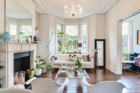 Battersea Bridge Road, Battersea 4 bed end of terrace house for sale