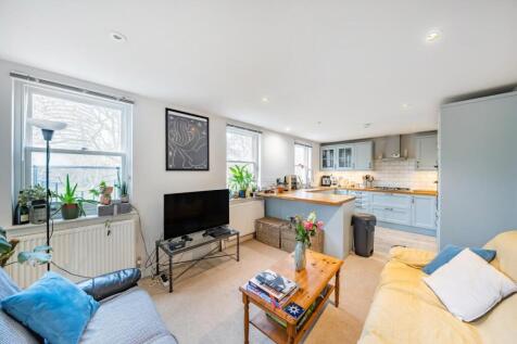 Orville Road, Battersea, London, SW11 3 bed flat for sale