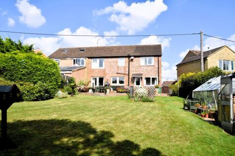 5 bedroom semi-detached house for sale