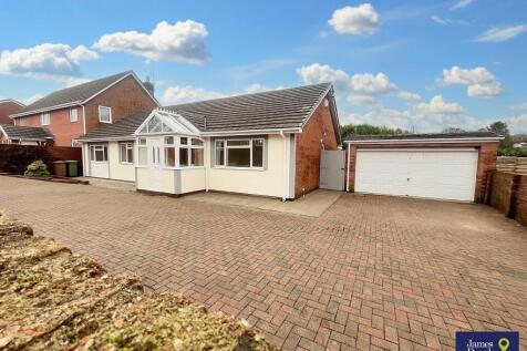 4 bedroom detached bungalow for sale
